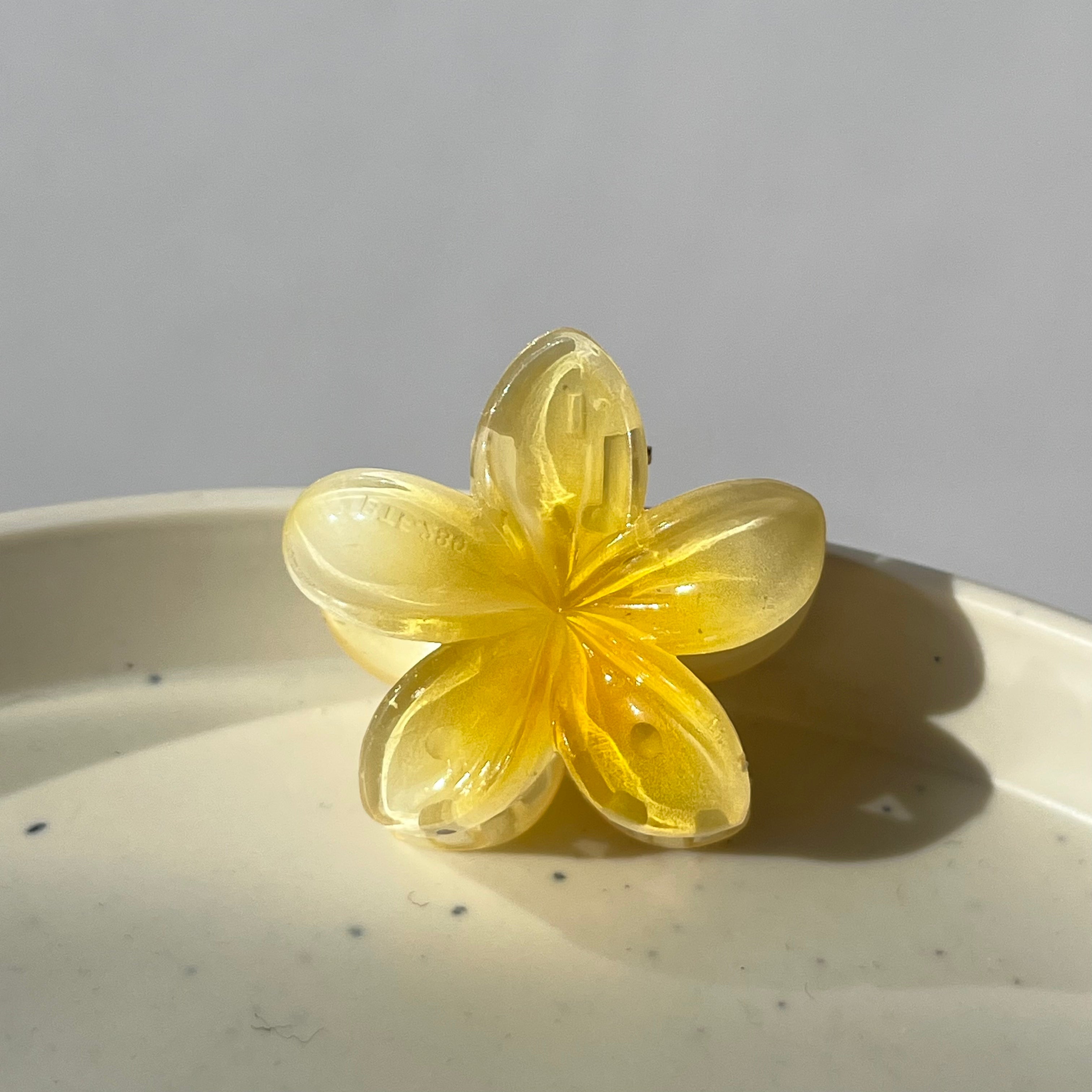 Hawaiian Flower Claw Clip - Medium Size, Tropical Vibes